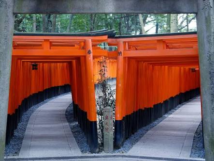 神戸の神社のオレンジ色の鳥居